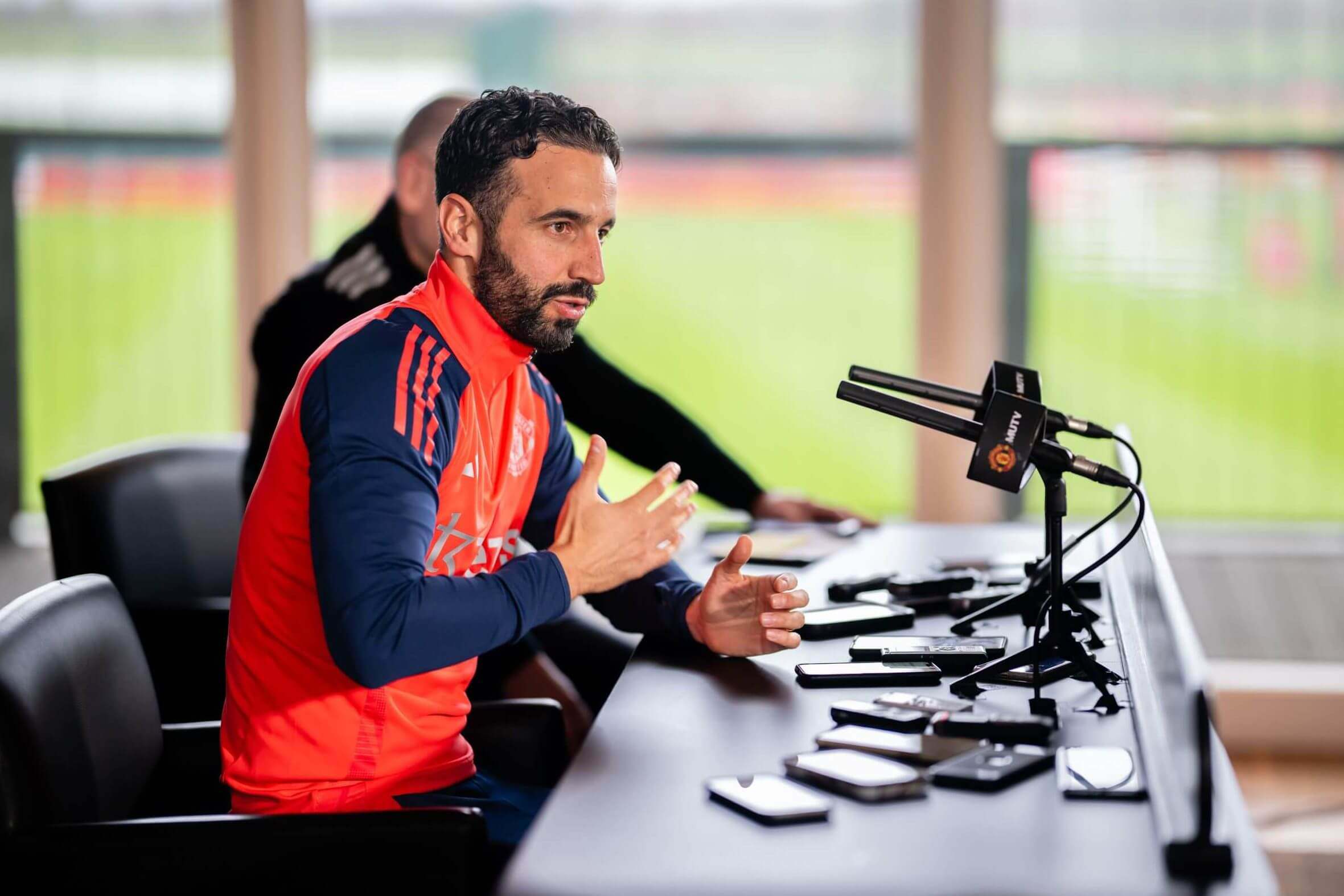 Bí quyết thành công của HLV Carrick tại MU: Nghệ thuật của sự "nhàm chán" - 2