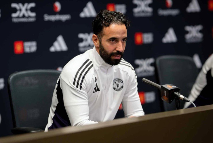 HLV Amorim im lặng bí ẩn sau khi rời MU, lộ thời điểm chính thức lên tiếng - 1