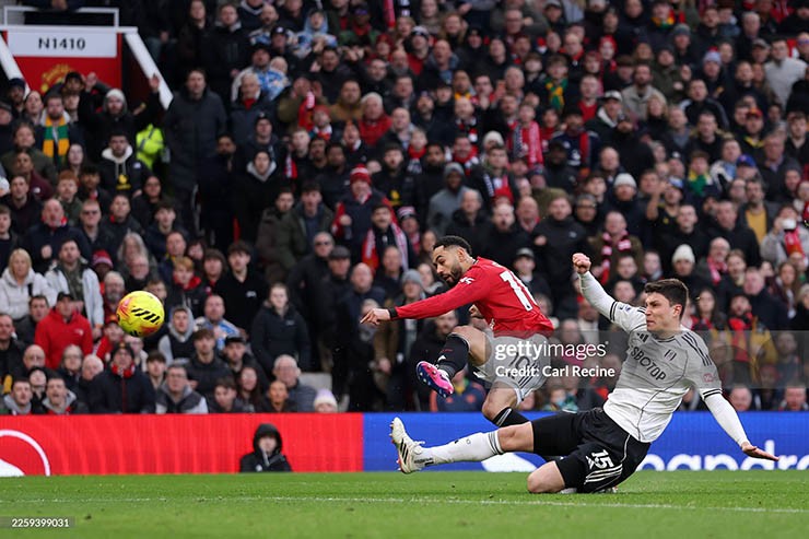 Giải mã bí mật khoa học phía sau cú sút “nổ như bom” của Matheus Cunha - 2