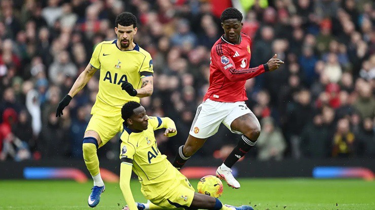 Từ Mainoo tới Cúp C1: "Núi" việc chờ HLV chính thức MU tiếp quản - 2