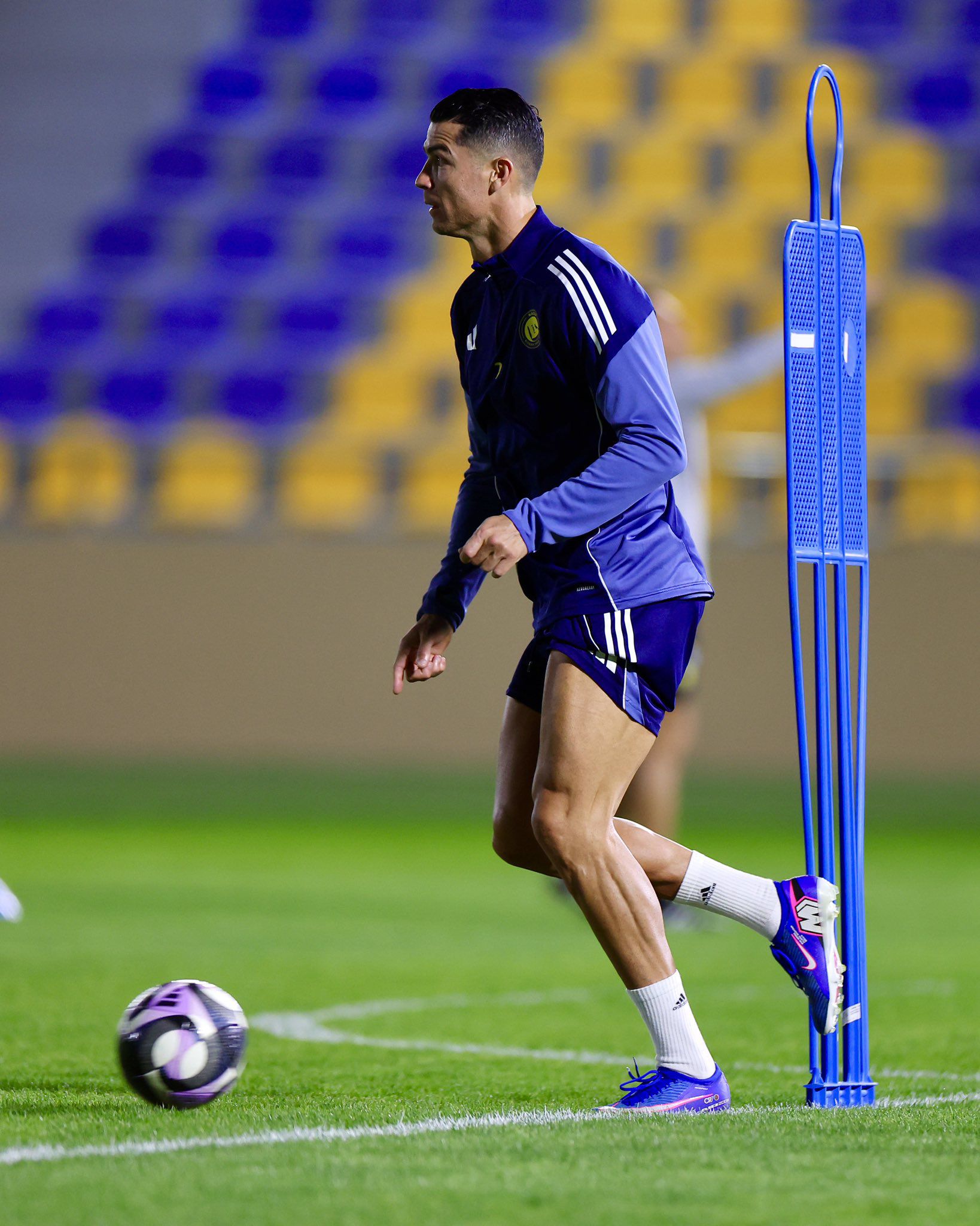 Ronaldo họp kín với Al Nassr: Sắp trở lại thi đấu, cái giá đặc biệt của KOL số 1 - 2