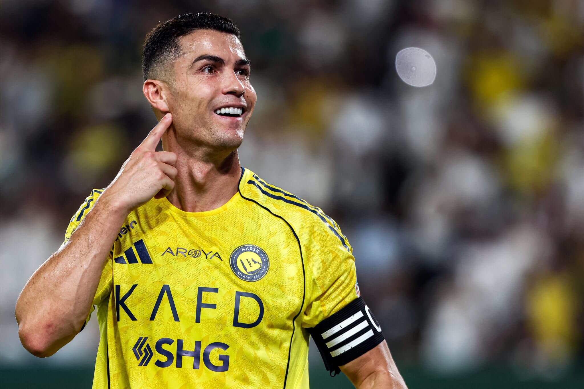 Ronaldo họp kín với Al Nassr: Sắp trở lại thi đấu, cái giá đặc biệt của KOL số 1 - 1