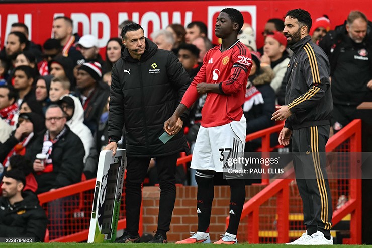 Mainoo được khuyên nên kiện Amorim vì bị "lấy đi một năm sự nghiệp" - 1