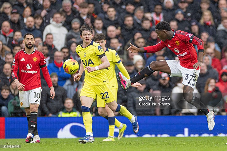 Mainoo được khuyên nên kiện Amorim vì bị "lấy đi một năm sự nghiệp" - 3