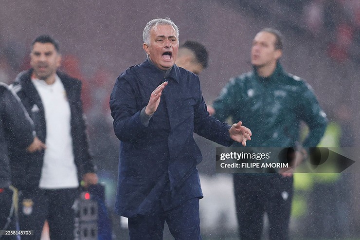 Mourinho sắp tái hợp Ronaldo, ngồi ghế nóng tuyển Bồ Đào Nha sau World Cup 2026 - 1