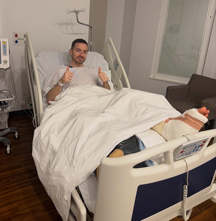 Tin mới nhất bóng đá tối 10/2: Huyền thoại MU phải ngồi xe lăn, nhập viện thường xuyên - 2