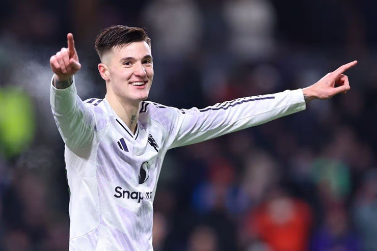 Sesko hồi sinh: "Quân bài tẩy" của Carrick, MU hái quả ngọt - 3