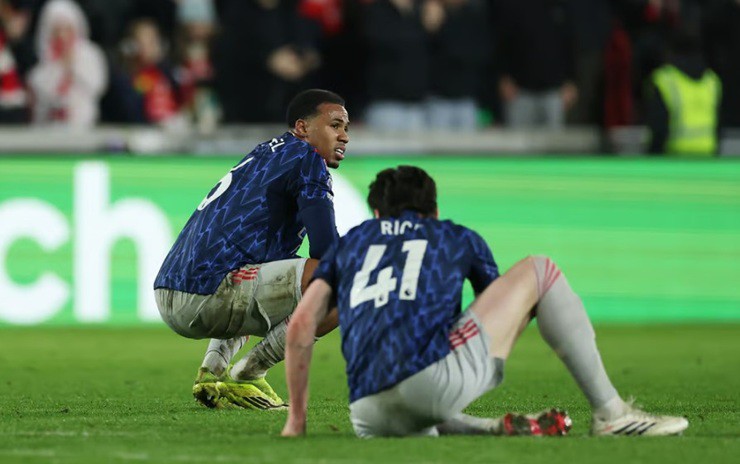 Gabriel của Arsenal may mắn thoát thẻ đỏ trước Brentford? - 1