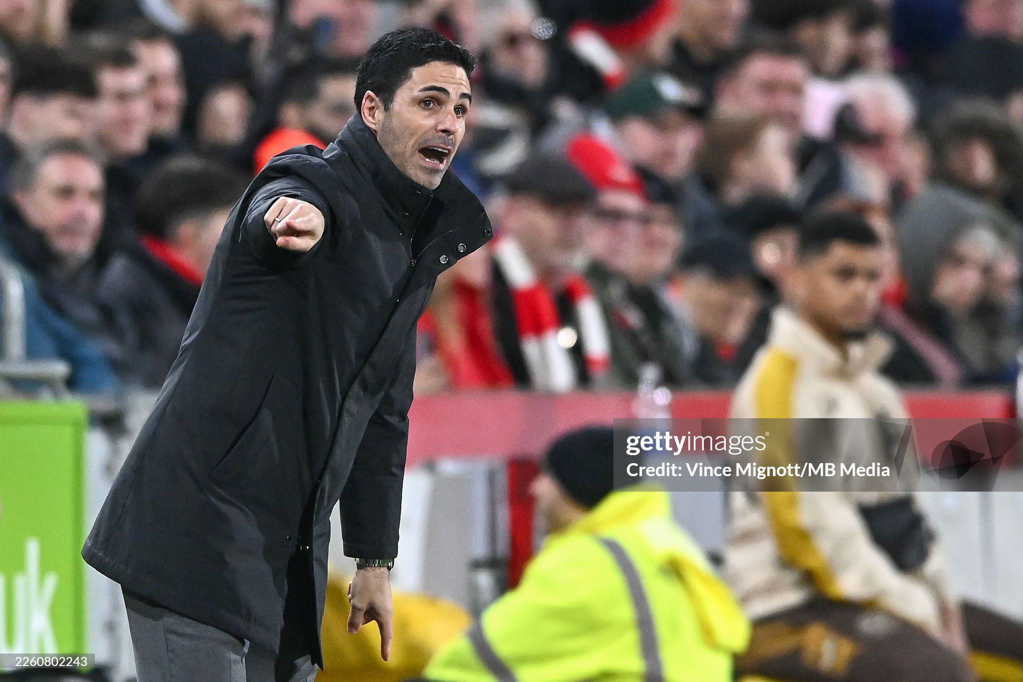 Nóng bảng xếp hạng Ngoại hạng Anh: Arsenal chịu sức ép dữ dội, đua vô địch hấp dẫn - 2