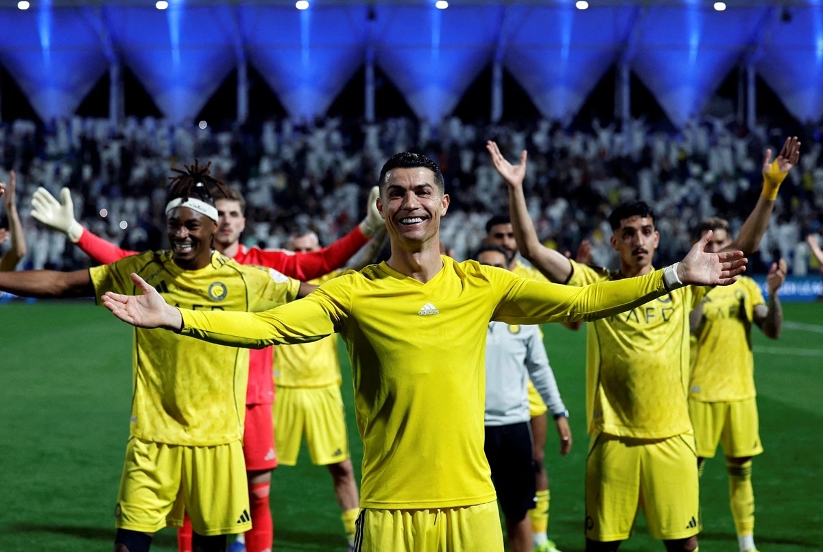 Ronaldo khép lại lùm xùm đình công ở Al Nassr, HLV tuyển Bồ Đào Nha nói gì? - 2