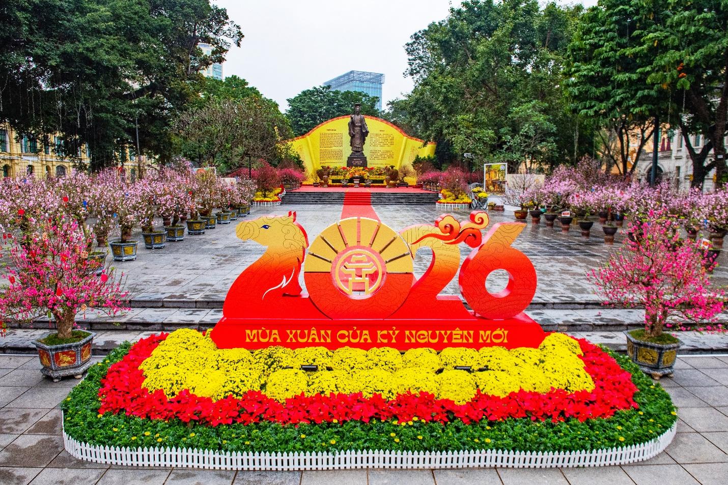 Nhiều điểm đến miền Bắc tấp nập đón khách du xuân - 1