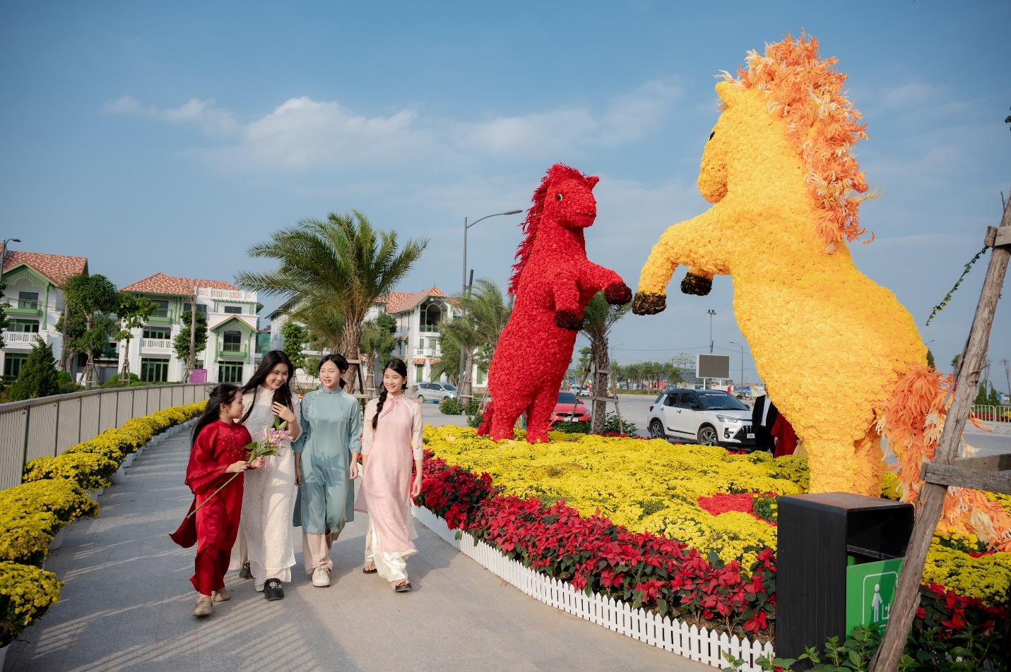 Nhiều điểm đến miền Bắc tấp nập đón khách du xuân - 9