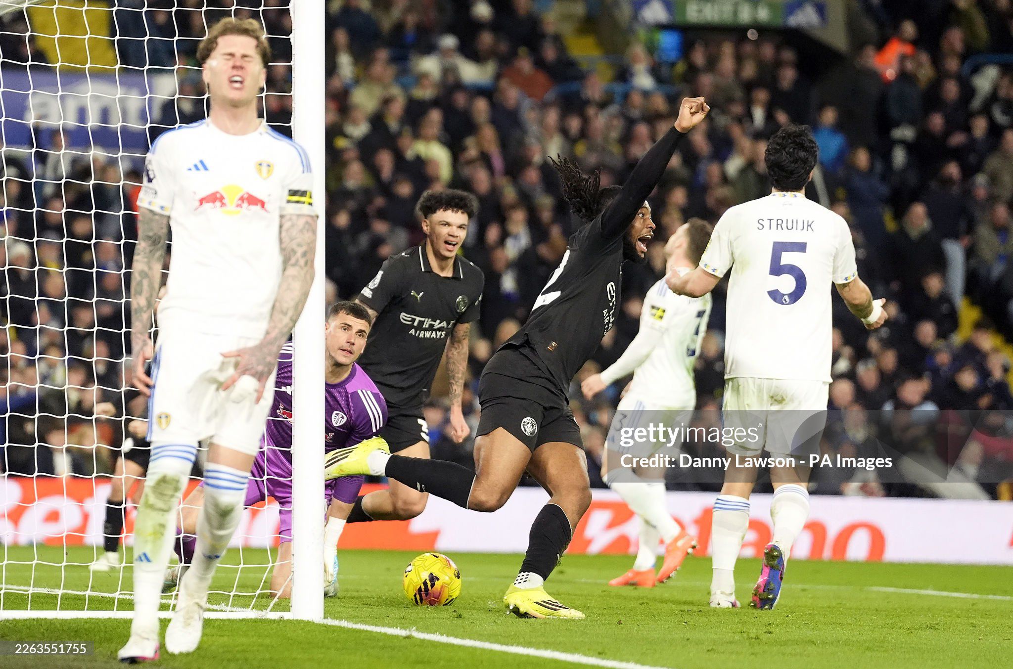 Man City nghẹt thở hạ Leeds: HLV Guardiola & người hùng Semenyo nói gì? - 3