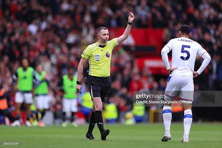 HLV Glasner chỉ trích quả 11m & thẻ đỏ, tố Cunha diễn kịch giúp MU hưởng lợi - 3