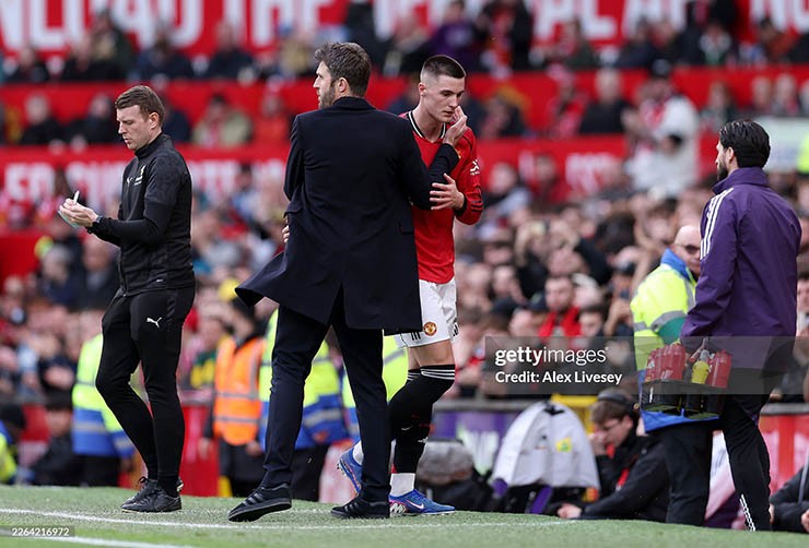 MU ngược dòng nghẹt thở: HLV Carrick khen ngợi Sesko, Fernandes nói gì về cuộc đua? - 1