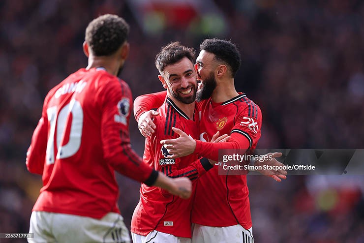 MU ngược dòng nghẹt thở: HLV Carrick khen ngợi Sesko, Fernandes nói gì về cuộc đua? - 2