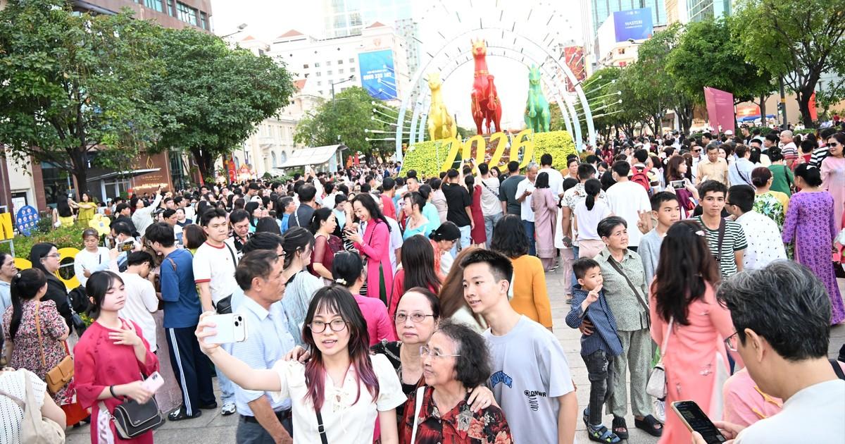 Du lịch ngắn ngày lên ngôi, dịch vụ limousine hưởng lợi - 1