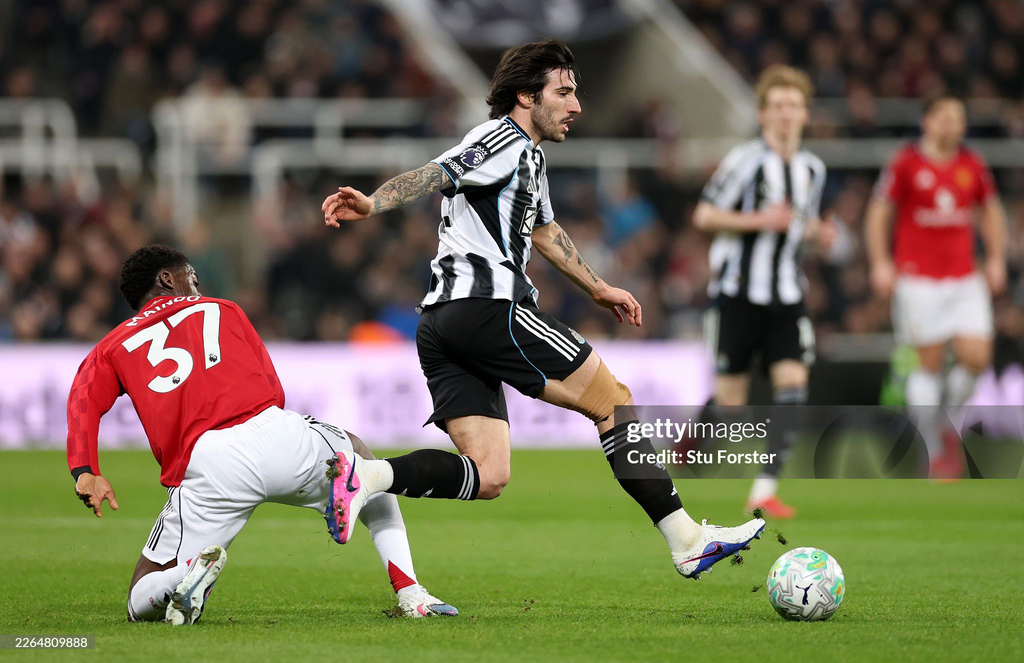 Tonali "chào hàng" MU: Hoàn thiện hơn Declan Rice, xứng đáng thay Casemiro - 2