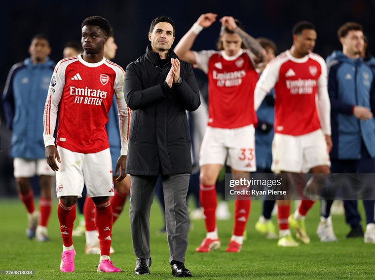 Arteta “hóa thân” Simeone: Arsenal bị chê chơi xấu nhưng ở rất gần ngai vàng - 3