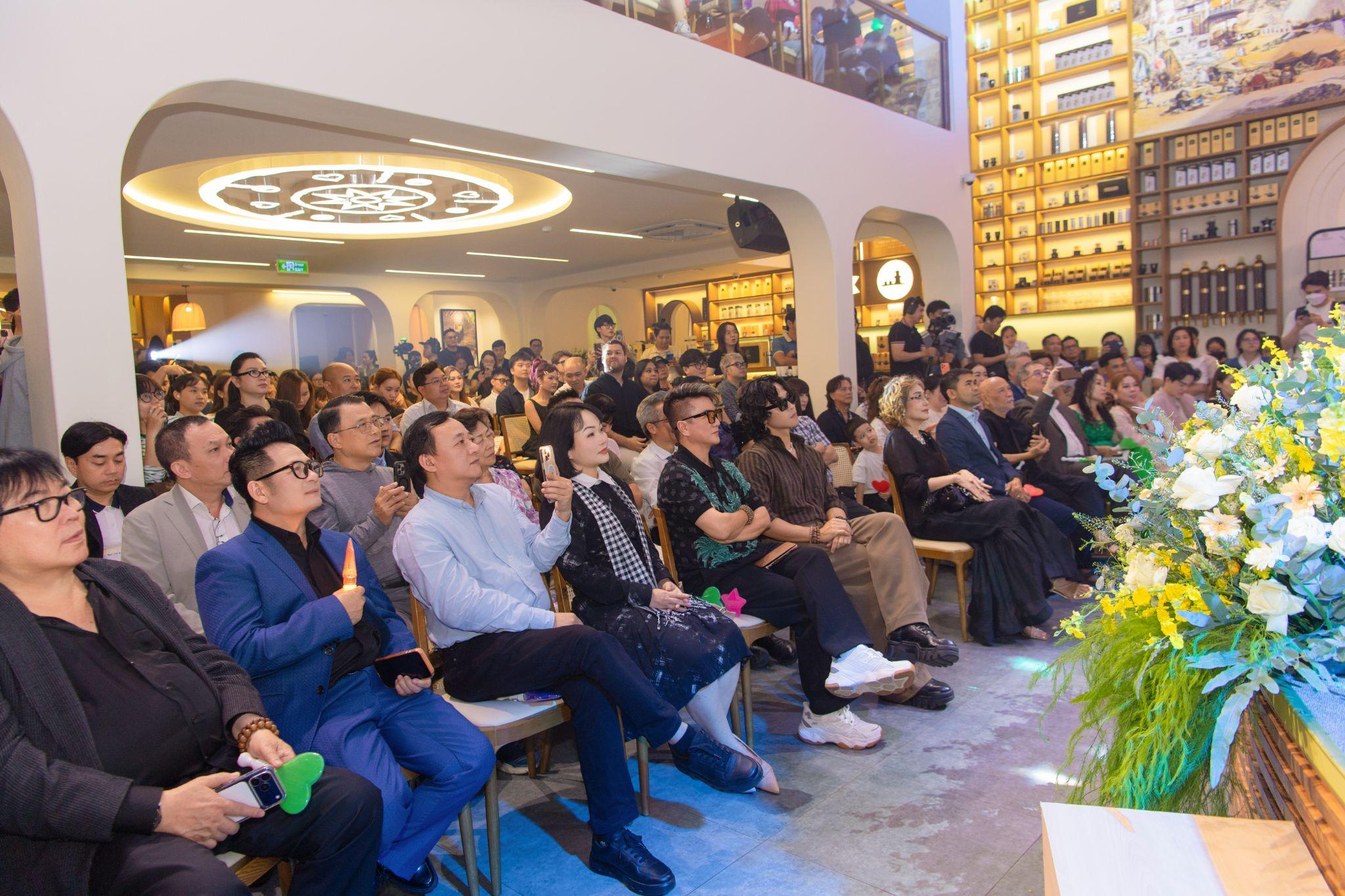 Izara Thiên Nga và bước chuyển mình ở tuổi 16: Từ sân khấu âm nhạc đến những hành trình ý nghĩa - 1