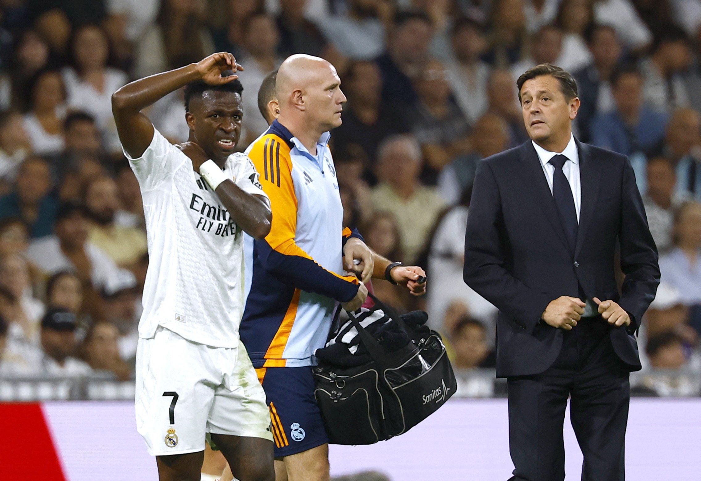 Vinicius vắng ở buổi tập của ĐT Brazil, Real Madrid lo nguy cơ chấn thương - 2