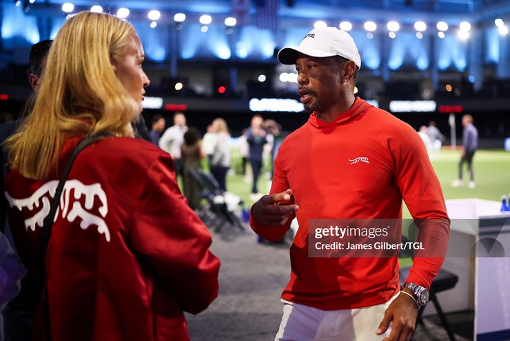 Tiger Woods quỳ gối trước con dâu Tổng thống Trump xin tha thứ sau tai nạn? - 2