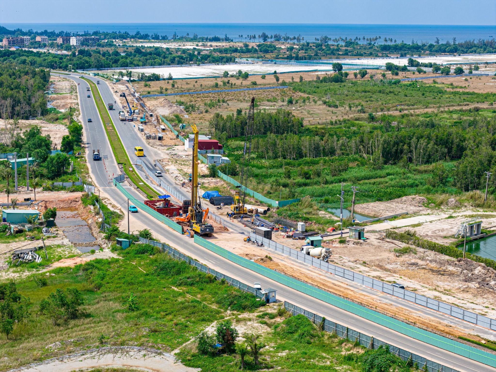 “Soi” tàu điện LRT Phú Quốc: Chạy 100 km/h, chở 4.500 khách/giờ, kết nối sân bay đến Trung tâm hội nghị - 1