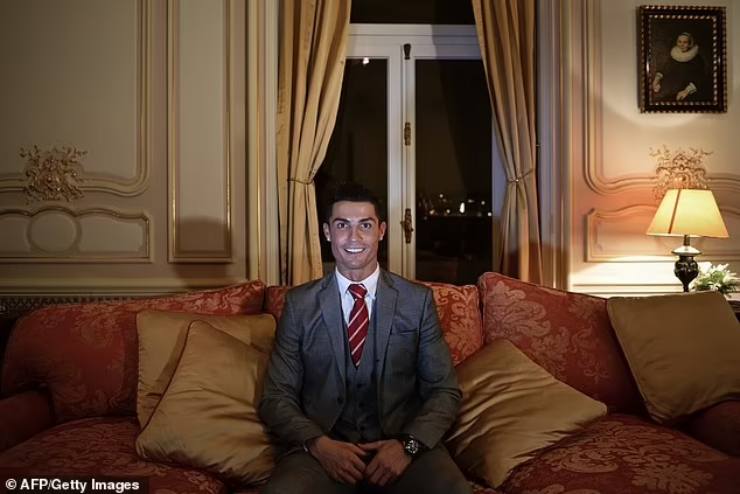 Rộ tin đồn Ronaldo định giải nghệ sớm, bỏ đá bóng để làm doanh nhân - 2