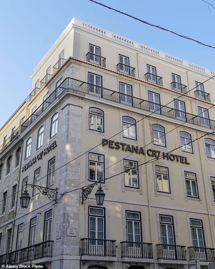 Rộ tin đồn Ronaldo định giải nghệ sớm, bỏ đá bóng để làm doanh nhân - 3