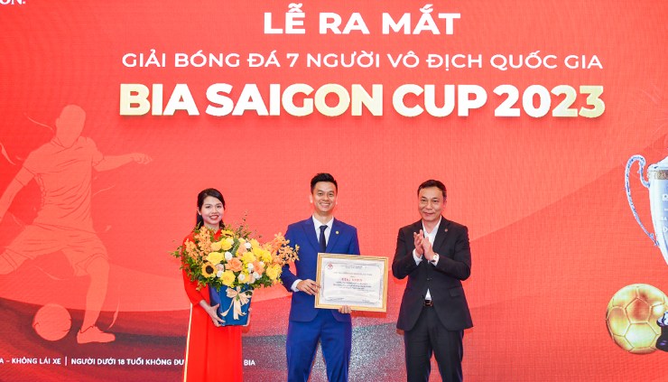 Giải bóng đá 7 người Việt Nam tròn 10 năm: Phá vỡ giới hạn lên tầm cao mới - 1