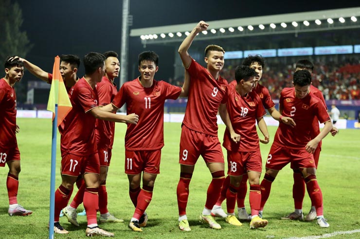 Trung Quốc hoãn U23 Panda Cup, U22 Việt Nam - HLV Troussier phải tìm &#34;quân xanh&#34; mới - 1