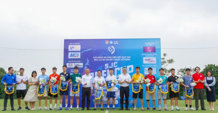 Sôi động giải bóng đá SJC Open Cup: 12 đội chơi hết mình đua ngôi vô địch - 1