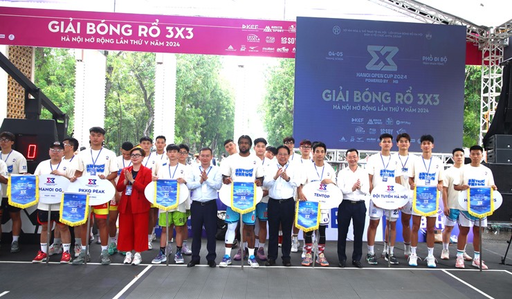 4 nhà vô địch thị uy sức mạnh ở giải bóng rổ 3x3 đường phố Hà Nội - 1