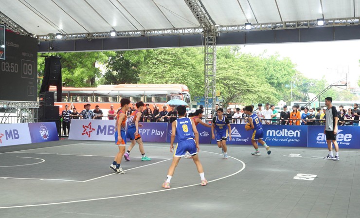 4 nhà vô địch thị uy sức mạnh ở giải bóng rổ 3x3 đường phố Hà Nội - 2