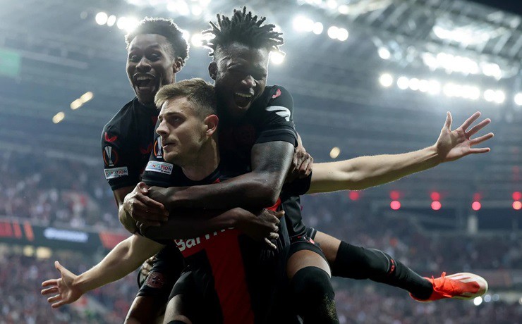 Tin mới nhất bóng đá tối 10/5: Bayer Leverkusen cân bằng thành tích của Liverpool - 1