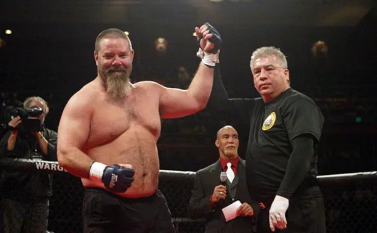 Ngỡ ngàng võ sỹ "đấm mạnh nhất MMA", uống say "bét nhè" mới thượng đài - 2