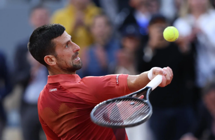 Djokovic vứt nạng tự bước đi, lần đầu nói về việc mất số 1 vào tay Sinner - 1