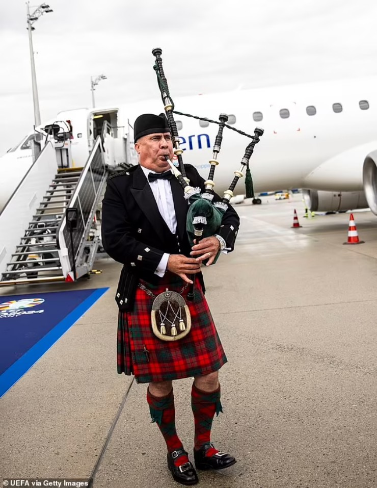 EURO 2024 cận kề: Cảnh sát Đức lo bợm nhậu náo loạn, 200.000 fan Scotland kéo đến - 2