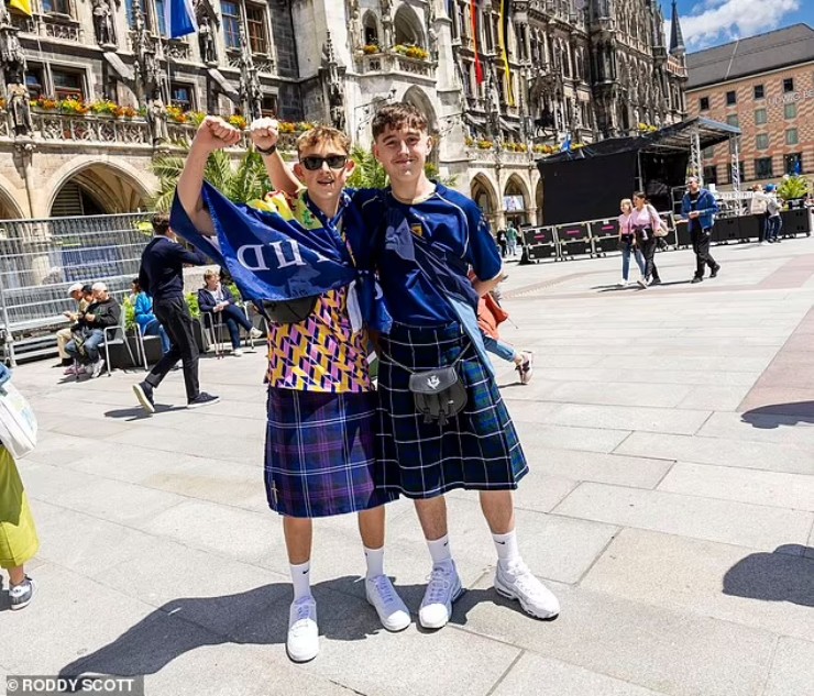 EURO 2024 cận kề: Cảnh sát Đức lo bợm nhậu náo loạn, 200.000 fan Scotland kéo đến - 9