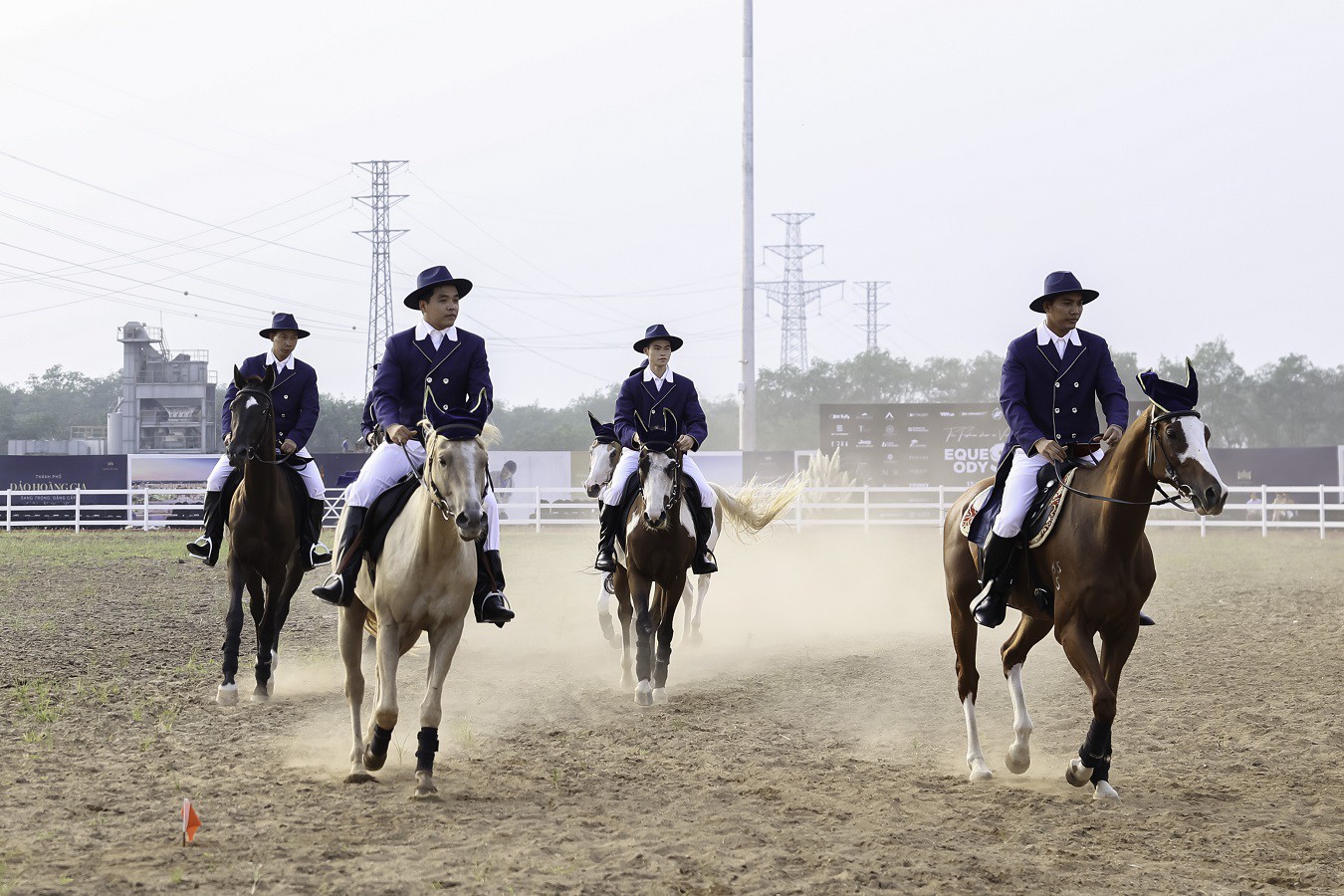 Du khách hào hứng khám phá bộ môn mã thuật tại Vinpearl Horse Academy Vũ Yên - 4