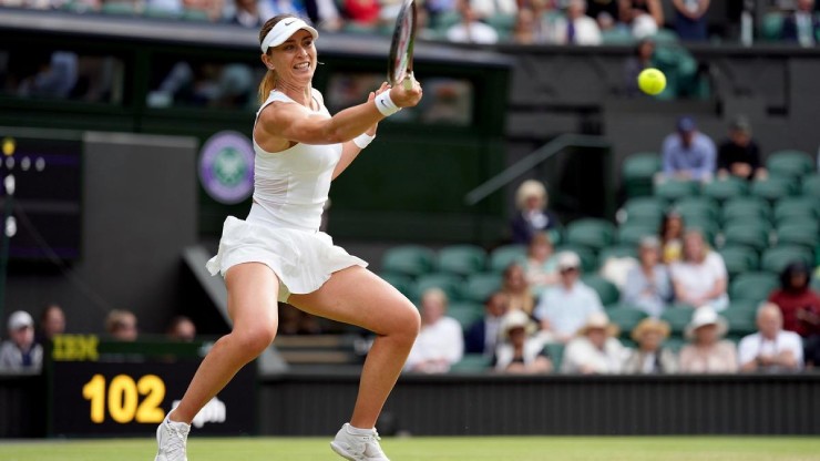 "Hoa mắt" y phục VĐV nữ ở Wimbledon 2024: Ngoài váy, trong "quần đùi" nhiều màu - 2