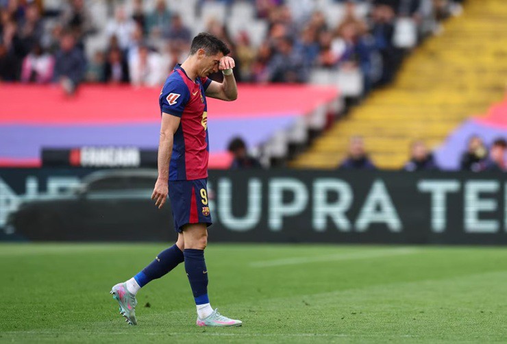 Barcelona xác nhận Lewandowski chấn thương, tham vọng "ăn 4" bị giáng đòn mạnh - 1