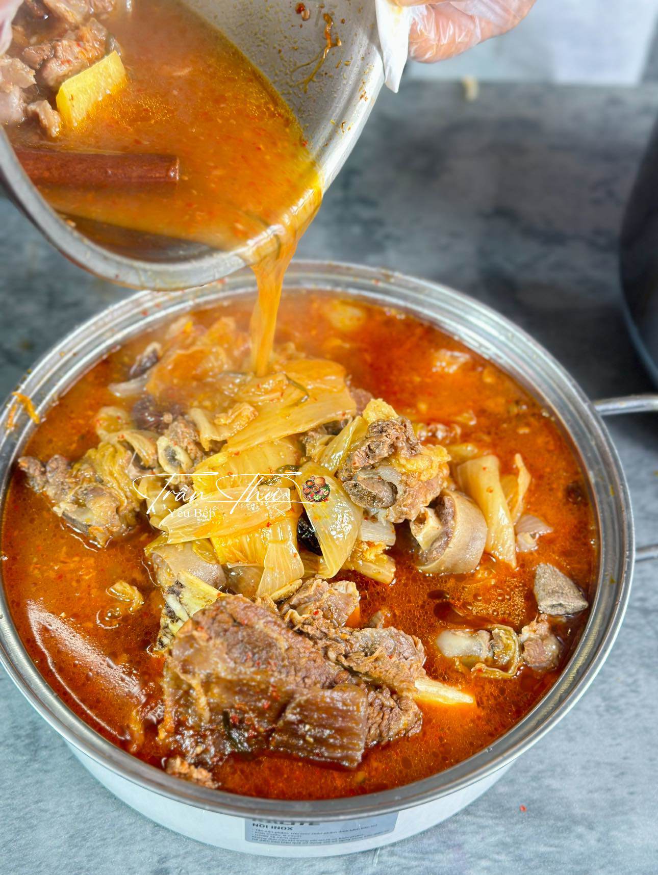 Bí quyết nấu lẩu sườn bò kim chi thơm ngon chuẩn vị - 5