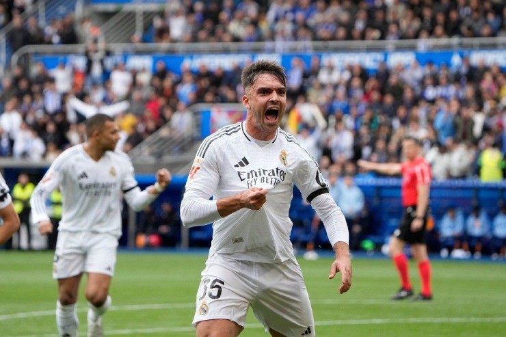 "Tiểu Ramos" và dàn hậu vệ trẻ MU, Man City, Arsenal bước ra ánh sáng mùa này - 3