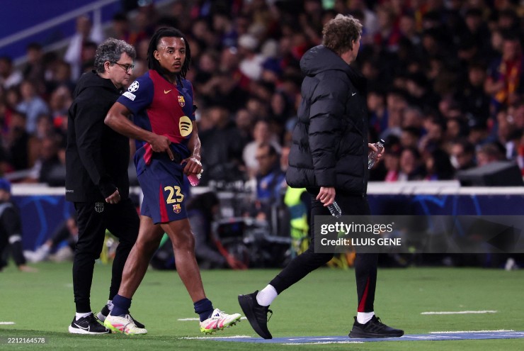 Barca - Inter thiệt quân sau đại chiến Cúp C1, Martinez nối gót Kounde rời sân sớm - 1
