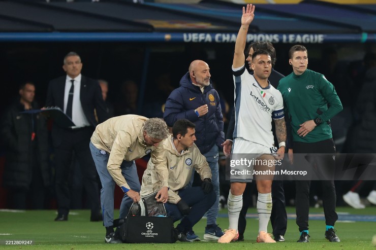Barca - Inter thiệt quân sau đại chiến Cúp C1, Martinez nối gót Kounde rời sân sớm - 2