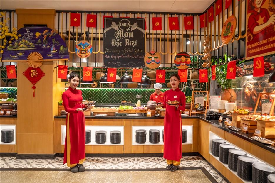 Hàng ngàn khách diện áo cờ đỏ sao vàng check in Ba Na Hills dịp lễ 30/4 - 6