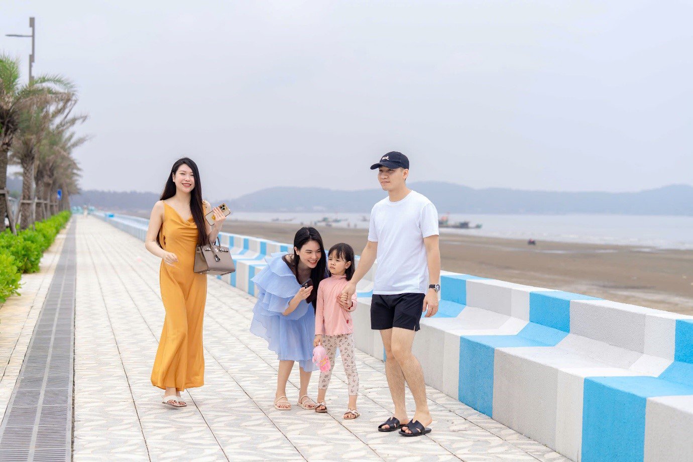 Hơn 10.000 người “đổ bộ” bờ biển Vlasta - Sầm Sơn để tham gia Lễ Hội Kem trong dịp nghỉ lễ 30/4 - 01/05 - 6