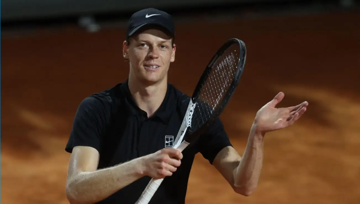 Sinner xô đổ đỉnh cao vượt "BIG 3", "Sharapova mới" tức phát khóc ở Rome Open - 1