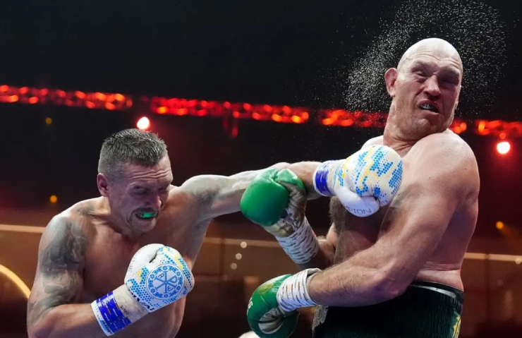 "Vua giang hồ" Fury trở lại boxing, "hét ra lửa" chờ tái đấu Usyk ở sân nhà Man Utd - 1